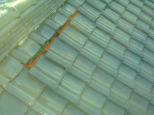 見えない箇所：屋根の経年劣化と災害の爪痕